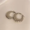 Σκουλαρίκια Κρίκοι Ανάγλυφοι Φλατ ασημένια