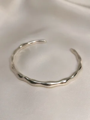 Βραχιόλι χειροπέδα Κύμα ανοιχτό ασημένιο