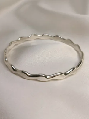 Βραχιόλι χειροπέδα Κύμα ασημένιο