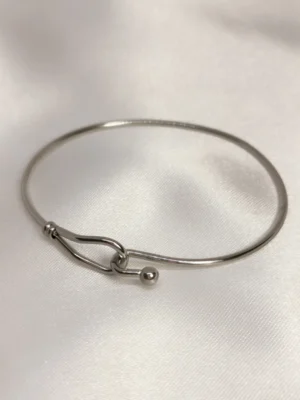 Βραχιόλι χειροπέδα Μπροστινό Κούμπωμα Γάντζος ασημένιο