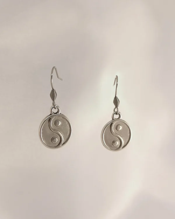 Untitled291_20250521181624_result Σκουλαρίκια Κρεμαστά Yin-yang ασημένια