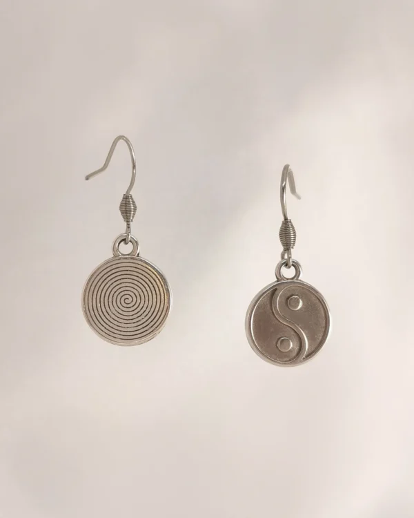 Untitled292_20250521182125_result Σκουλαρίκια Κρεμαστά Yin-yang ασημένια