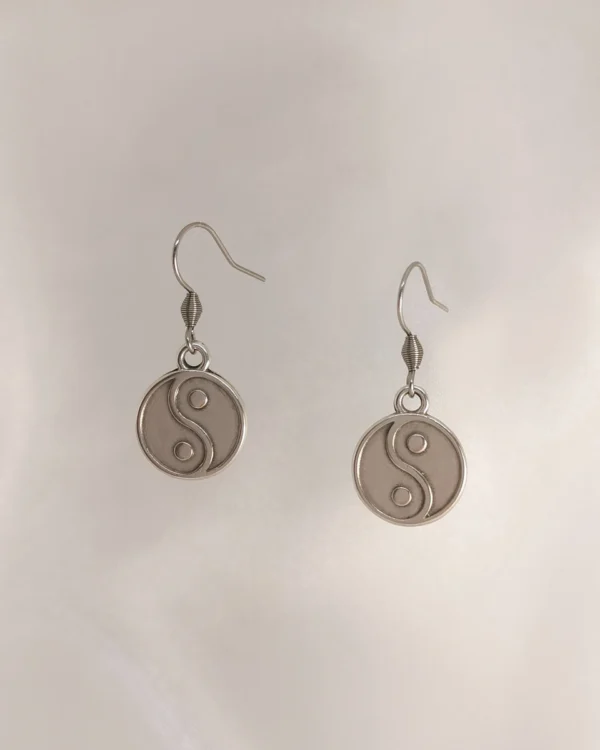 Untitled293_20250521182548_result Σκουλαρίκια Κρεμαστά Yin-yang ασημένια