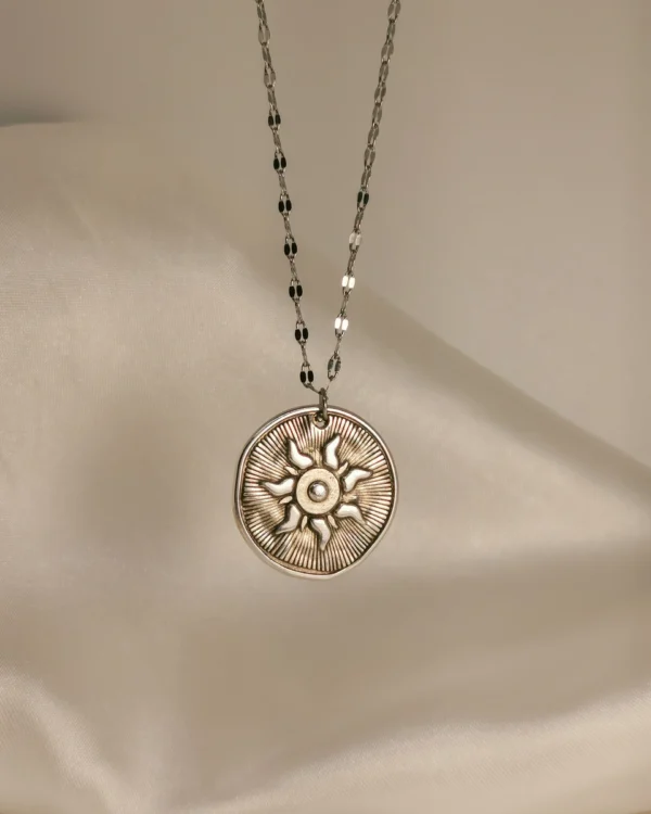 IMG_20250310_160408 (2)_result Κολιέ Ήλιος ανάγλυφος διπλής όψης ασημένιο