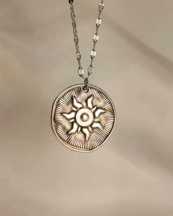 IMG_20250310_161512 (1)_result Κολιέ Ήλιος ανάγλυφος διπλής όψης ασημένιο