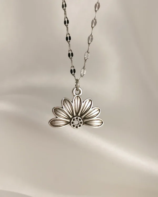 IMG_20250313_160515_result Κολιέ Μαργαρίτα μισή ασημένιο
