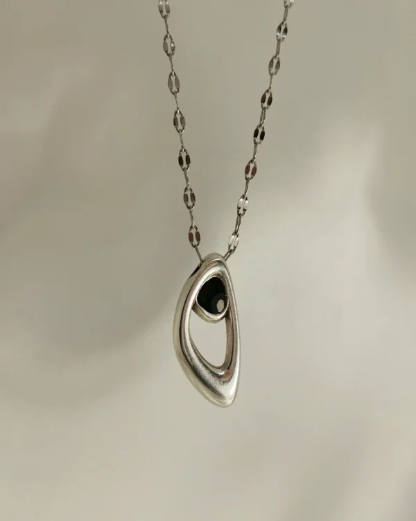 Κολιέ Γεωμετρικό στοιχείο μαύρη πέτρα ασημένιο