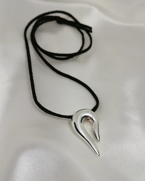 Κολιέ Κορδόνι οργανικό στοιχείο τύπου Πέταλο ασημένιο